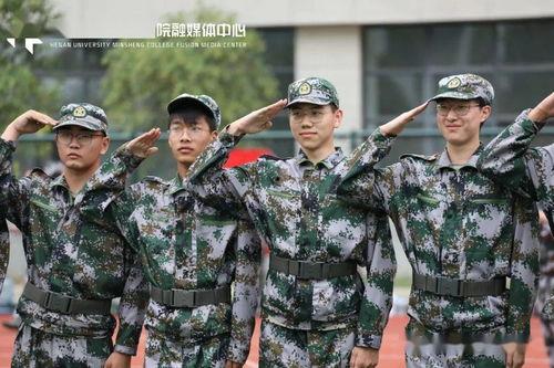 军训吃瓜真香现场,一场别开生面的“吃瓜”盛宴