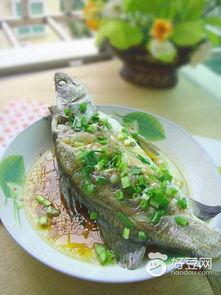 清蒸鱼吃瓜,吃瓜群众共享美味时光