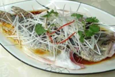 清蒸鱼吃瓜,吃瓜群众共享美味时光